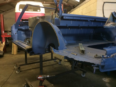 Mercedes 350SL restoration project rear quarter panel removed